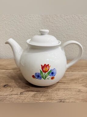 Vintage Corelle Stoneware White Teapot Fresh Cut Pattern Floral Tulips Coffee